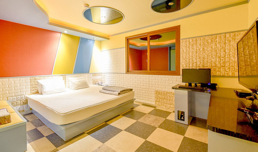 Hyu Hotel Gimhae Dış mekan fotoğraf