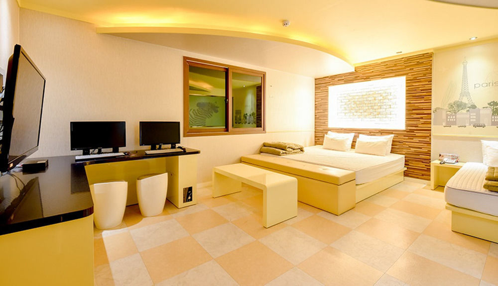 Hyu Hotel Gimhae Dış mekan fotoğraf